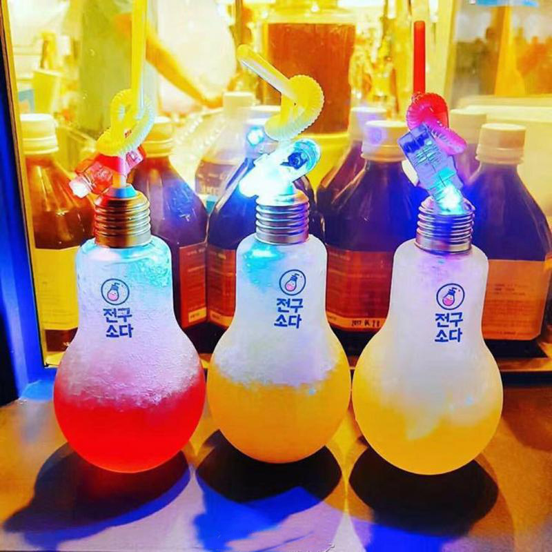 LED Light Bulb Water Bottle Plastic Milk Juice Water Bottle Disposable Leak-proof Drink Cup With Lid Creative Drinkware Wholesale VT0435
LED Light Bulb Water Bottle Plastic Milk Juice Water Bottle Disposable Leak-proof Drink Cup With Lid Creative Drinkware Wholesale VT0435