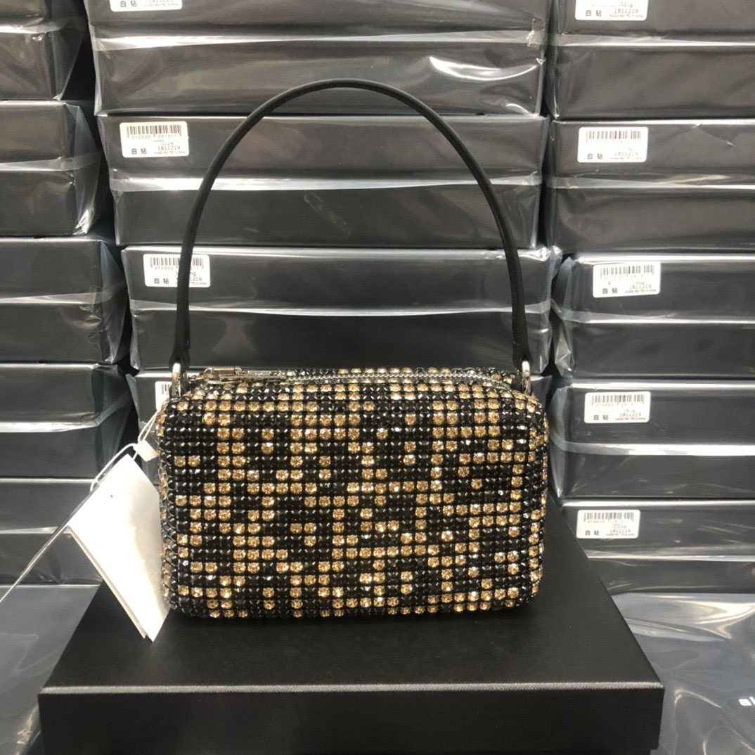 2021 WANG High Quality hobo Designer hobo tote Women crystal diamond Handbags Famous Chain Shoulder Bags Crossbody Soho Bag Disco Bag two
2021 WANG High Quality hobo Designer hobo tote Women crystal diamond Handbags Famous Chain Shoulder Bags Crossbody Soho Bag Disco Bag two