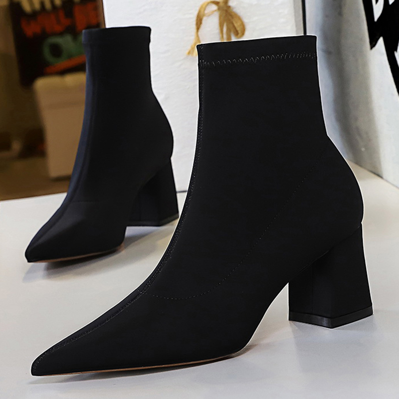 2020 New Fashion Women Pointed Toe Sock Boots 6.5cm Square High Heels Short Boots Black Slip On Ankle Lady Valentine Shoes
2020 New Fashion Women Pointed Toe Sock Boots 6.5cm Square High Heels Short Boots Black Slip On Ankle Lady Valentine Shoes