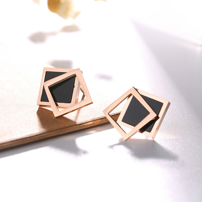 New Korean Simple Double Hollow Black Rose Gold Earring Gifts for Women Titanium Square Geometric Stud Earrings Fashion Jewelry
New Korean Simple Double Hollow Black Rose Gold Earring Gifts for Women Titanium Square Geometric Stud Earrings Fashion Jewelry