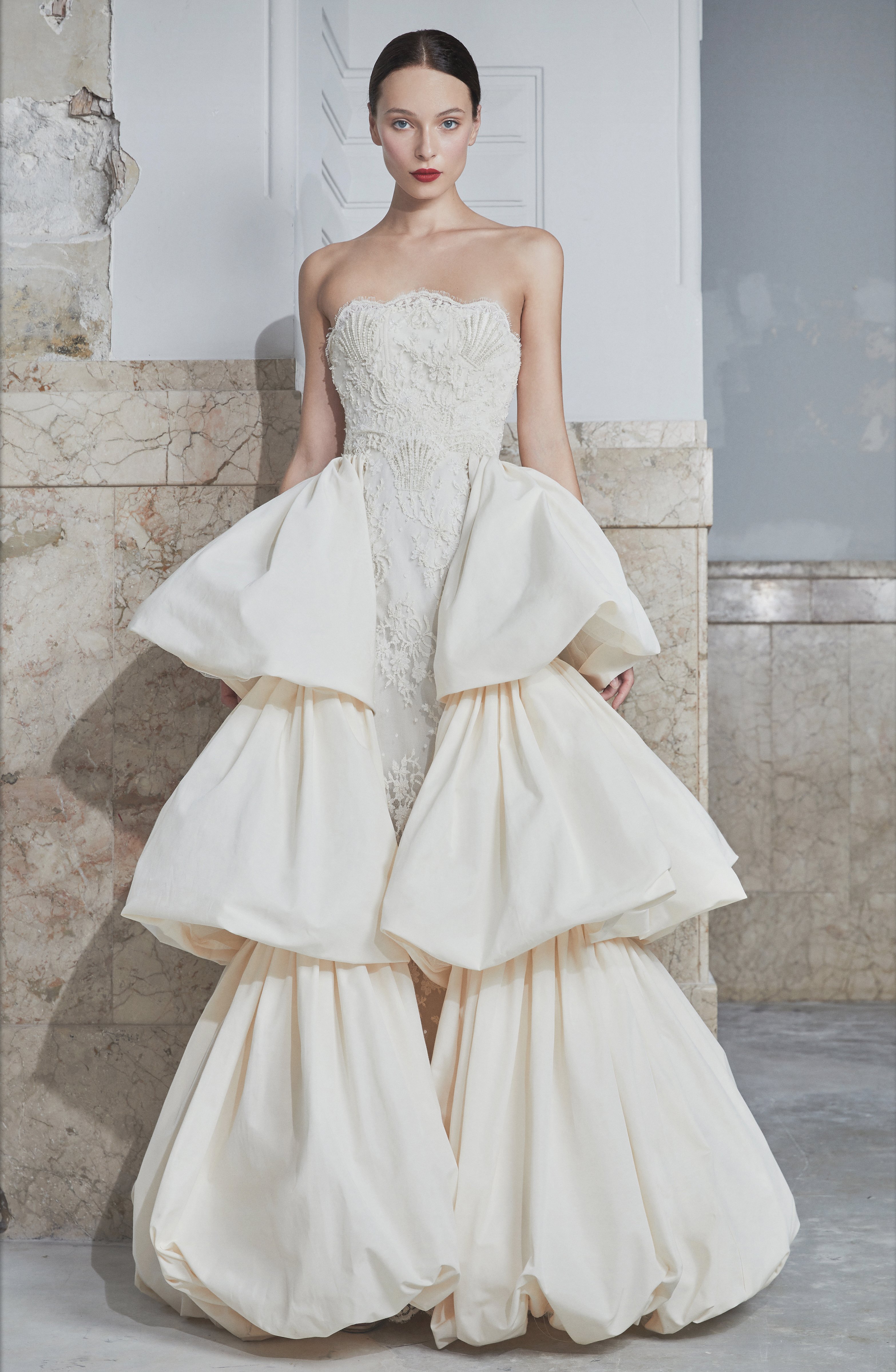 Gorgeous Juile Vino Evening Dresses Sexy Strapless Backless Tiered A Line Lace Appliqued Prom Dress Party Wear Custom Made Red Carpet Gowns