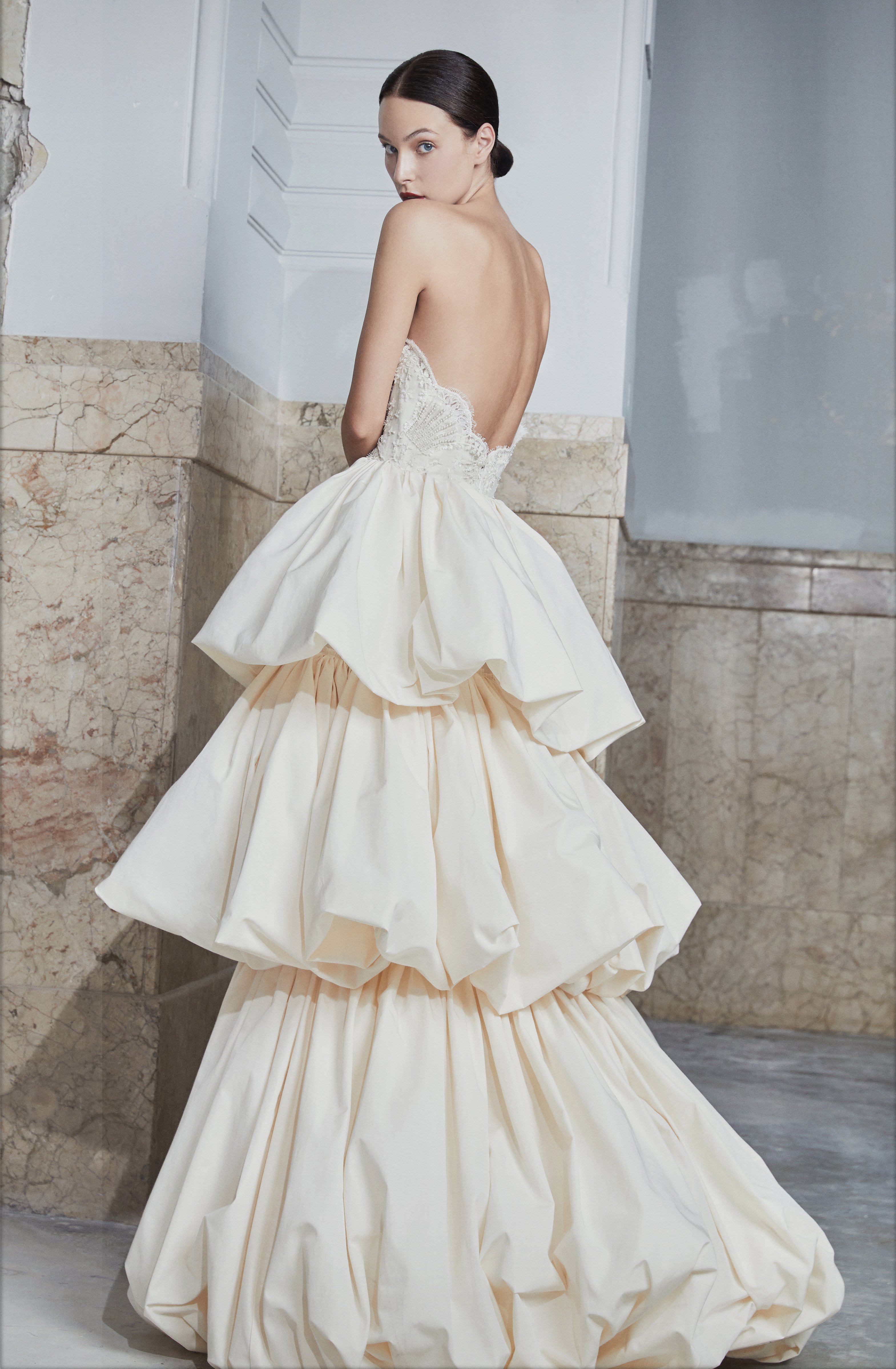 Gorgeous Juile Vino Evening Dresses Sexy Strapless Backless Tiered A Line Lace Appliqued Prom Dress Party Wear Custom Made Red Carpet Gowns