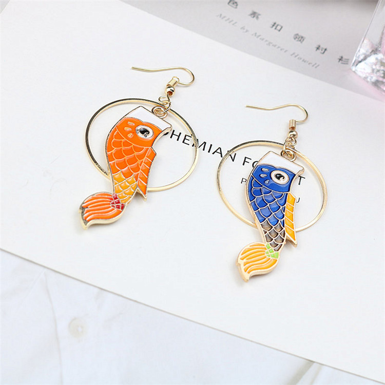 Hyperbole Crazy Asymmetric goldfish Drop Earrings Metal Big Circle Animal Jewelry Lovely Cute Fish Eardrop Funny Earrings
Hyperbole Crazy Asymmetric goldfish Drop Earrings Metal Big Circle Animal Jewelry Lovely Cute Fish Eardrop Funny Earrings