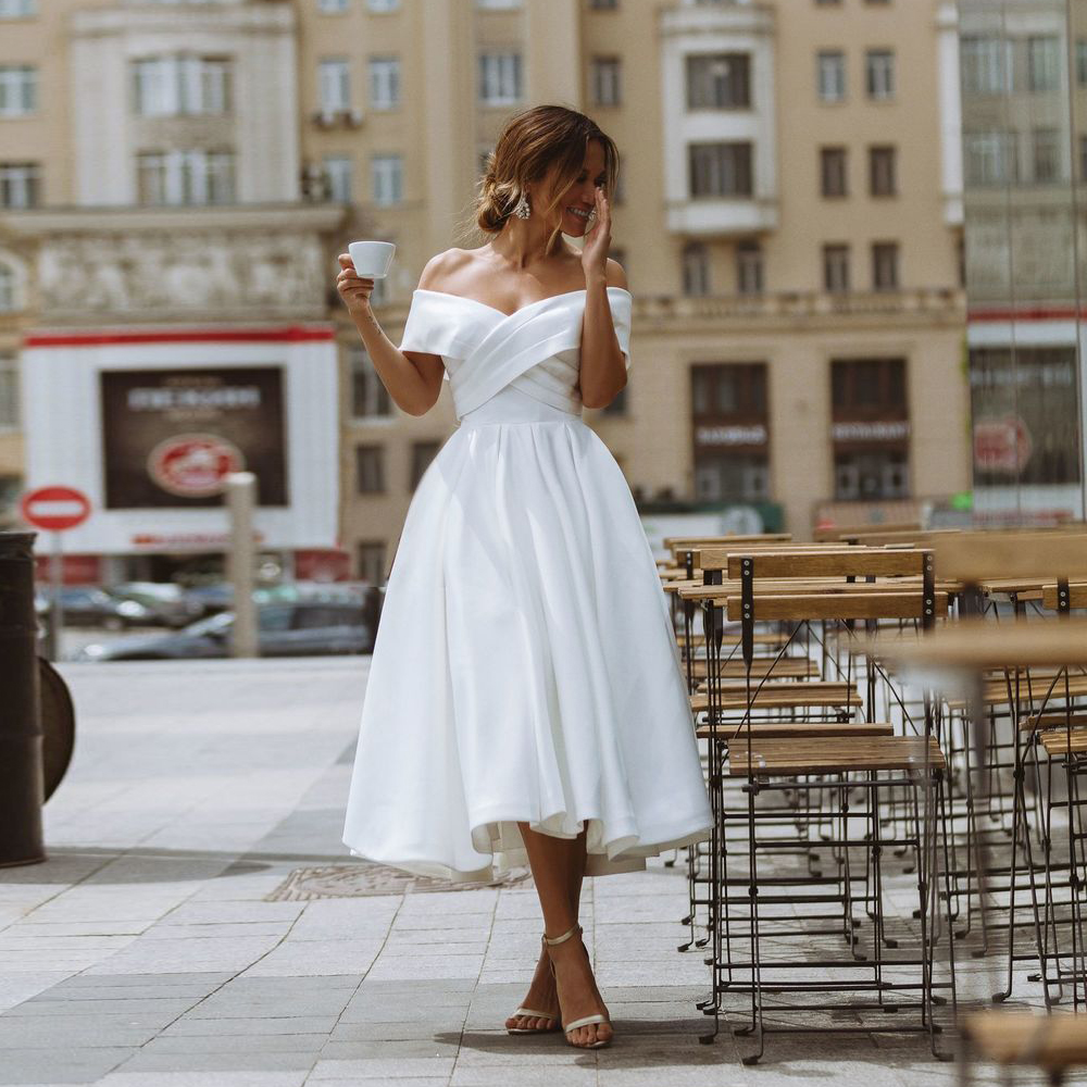 White/ Ivory Tea Length Short Wedding Dress Plus Size Off the Shoulder V Neck A-line Satin Bridal Wedding Gown Vestido De Novia
White/ Ivory Tea Length Short Wedding Dress Plus Size Off the Shoulder V Neck A-line Satin Bridal Wedding Gown Vestido De Novia
