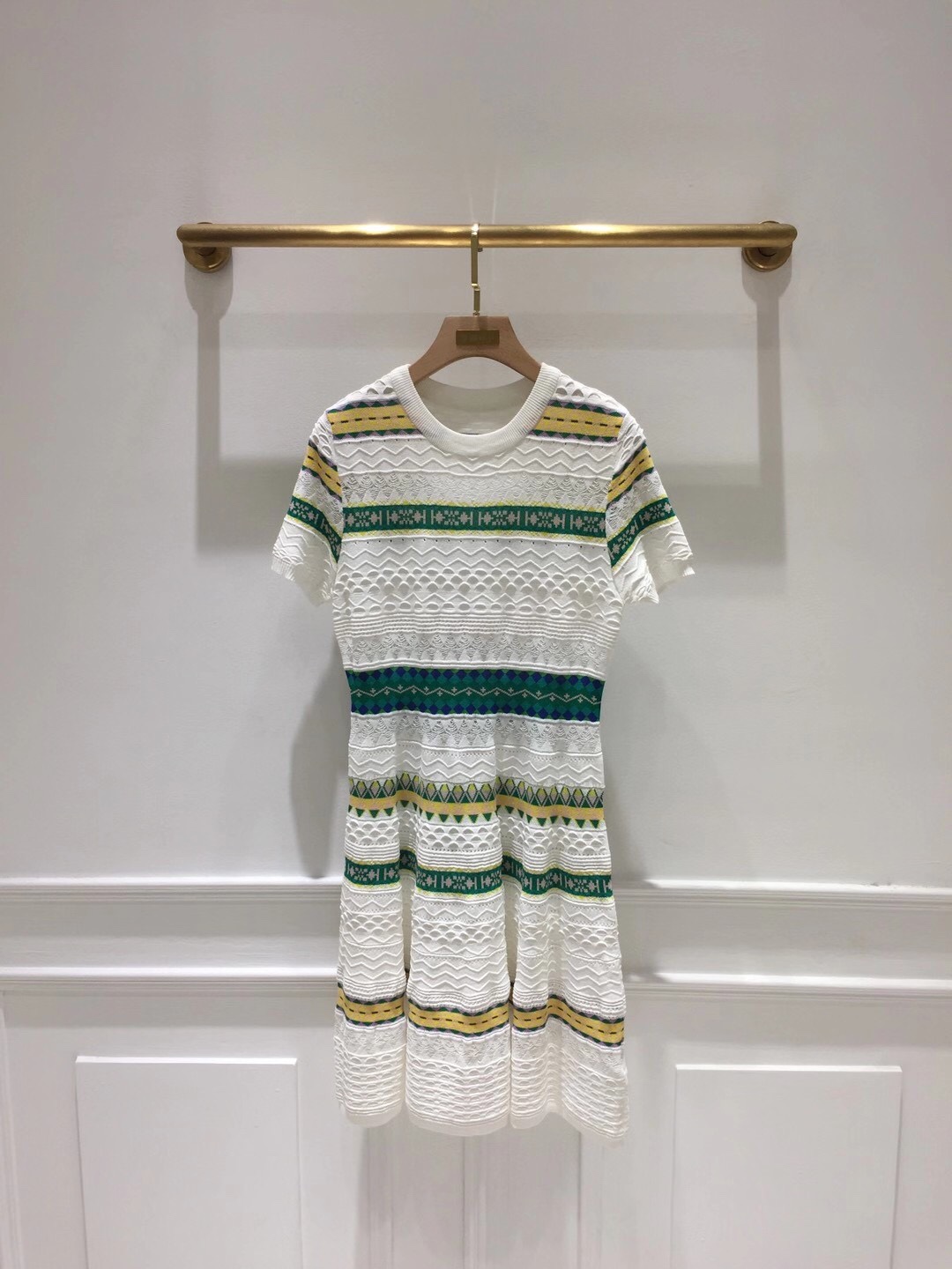 Milan Runway Designer 2020 White Striped Print Women' Dress High End Short Sleeves Long Dresses Womens 081011
Milan Runway Designer 2020 White Striped Print Women' Dress High End Short Sleeves Long Dresses Womens 081011