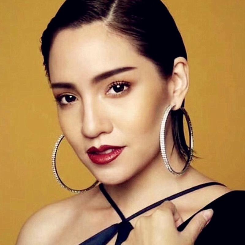 New Arrival Women Fashion Shiny Rhinestone Double Hoop Earrings Jewelry Hot Sale Trendy Statement Earrings Accessories
New Arrival Women Fashion Shiny Rhinestone Double Hoop Earrings Jewelry Hot Sale Trendy Statement Earrings Accessories