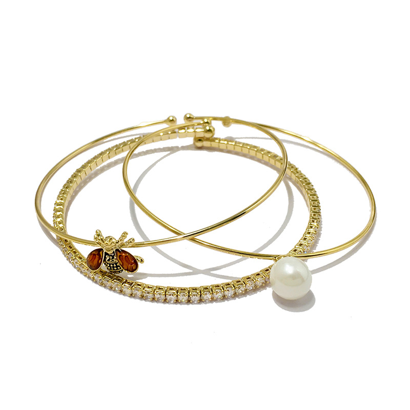 luxury designer jewelry women bracelet three pieces bee pearl bracelets with diamond copper with gold plated fine jewelry fashion bijoux
luxury designer jewelry women bracelet three pieces bee pearl bracelets with diamond copper with gold plated fine jewelry fashion bijoux