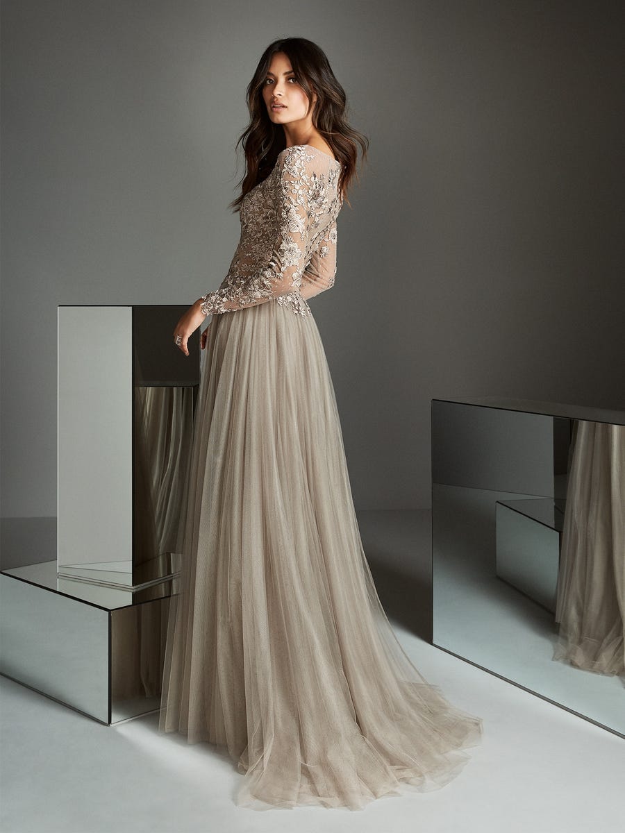 Lace Applique Evening Dresses Net Button Back Prom Dress Sweep Train Custom Made Formal Party Gowns