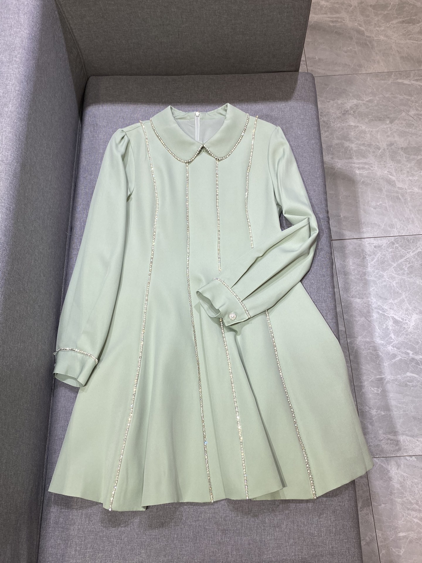 2020 Autumn Black/Pea Green Runway Dress High End Peter Pan Collar Long Sleeves Lace Beads Dress Designer Runway 801402
2020 Autumn Black/Pea Green Runway Dress High End Peter Pan Collar Long Sleeves Lace Beads Dress Designer Runway 801402