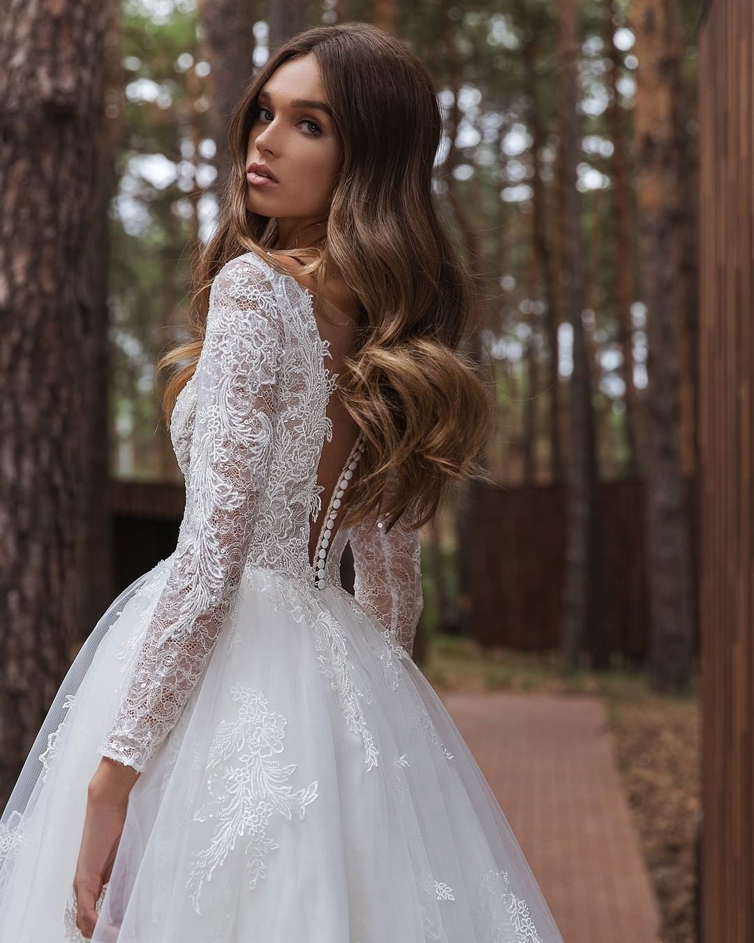 Lace Stylish Beaded Wedding Dresses Sheer Plunging Neck A Line Long Sleeves Bridal Gowns Sequined Sweep Train Tulle Robe De Marie