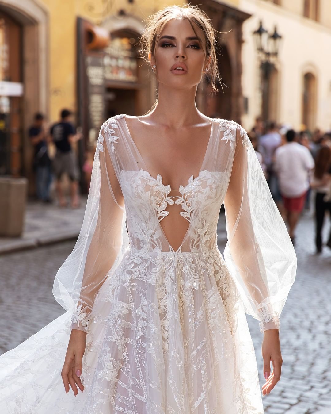 Sequined Lace Graceful Wedding Dresses Deep V Neck A Line Appliqued Long Sleeves Bridal Gowns Sweep Train Tulle Robe De Marie ppliqued