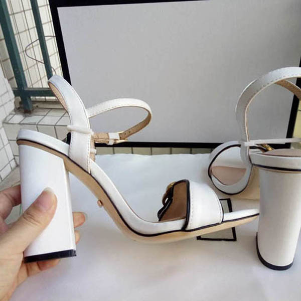 Arrivals 2022S Sandals Patent Leather Thrill Heels Women Unique Designer Pointed toe Dress Wedding Shoes Sexy shoes Letters heel, Gold
Arrivals 2022S Sandals Patent Leather Thrill Heels Women Unique Designer Pointed toe Dress Wedding Shoes Sexy shoes Letters heel, Gold