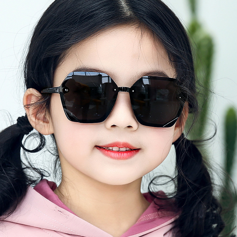 2020 New fashion Cool Baby Boy Girls Kids Sunglasses Top Fashion Coating Sunglasses Children Sun Glasses UV protection for eyes, White;black
2020 New fashion Cool Baby Boy Girls Kids Sunglasses Top Fashion Coating Sunglasses Children Sun Glasses UV protection for eyes, White;black
