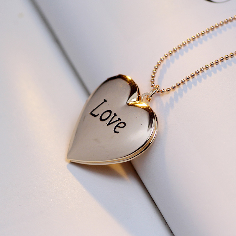 Stainless Steel Silvery/Gold Color Hollow Round-Shaped Pendant Necklace Women Heart Jewelry Accessories Cute Photo Box