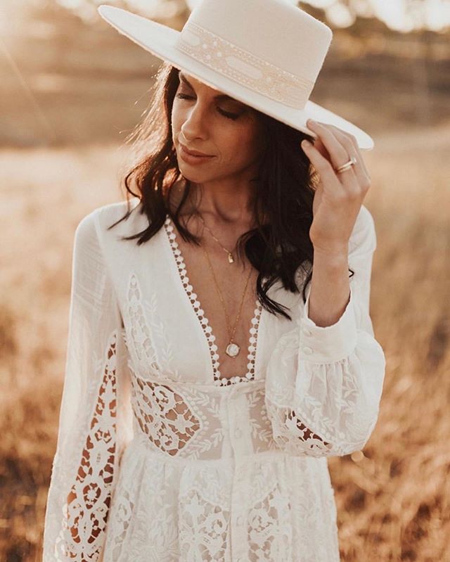 Bohemian A Line Wedding Dresses 2021 Illusion V Neck Long Sleeve Lace Appliques Bridal Gowns Plus Size Vestido De Noiva Wedding Dress