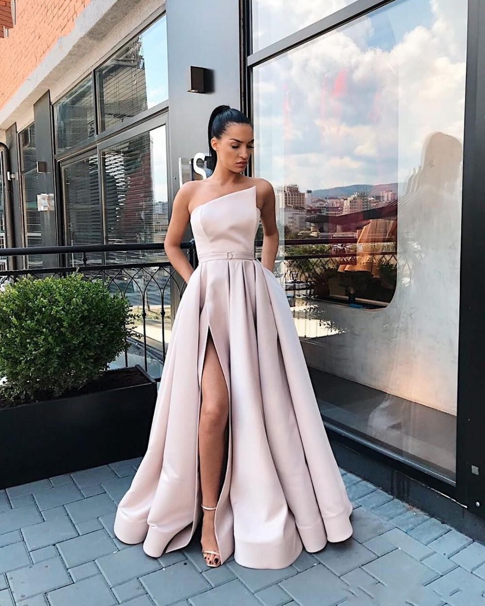 Black Girls A Line Prom Dresses Strapless Satin High Side Split Ruched Formal Sweep Train Formal Dress Party Wear Evening Gowns ogstuff
