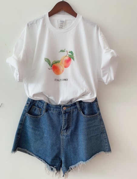 sunfiz YF Women 80s Retro Style Peach Italy 1983 T-Shirt Summer Cute Aesthetic Short Sleeves White Tee Graphic Women Fashion Tee
sunfiz YF Women 80s Retro Style Peach Italy 1983 T-Shirt Summer Cute Aesthetic Short Sleeves White Tee Graphic Women Fashion Tee