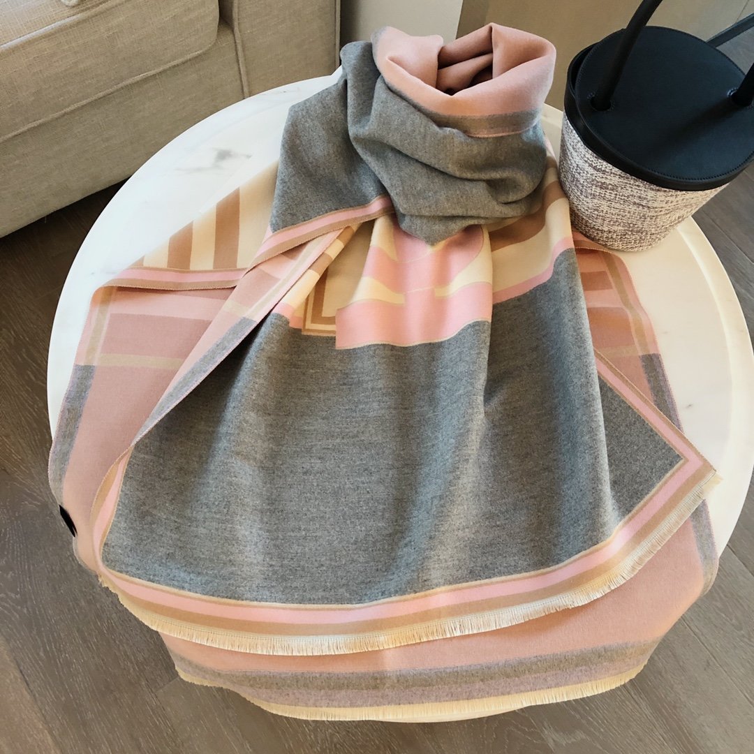 Exquisite brand double-sided lettered jacquard shawl, high-grade gift, women's scarf fashion design