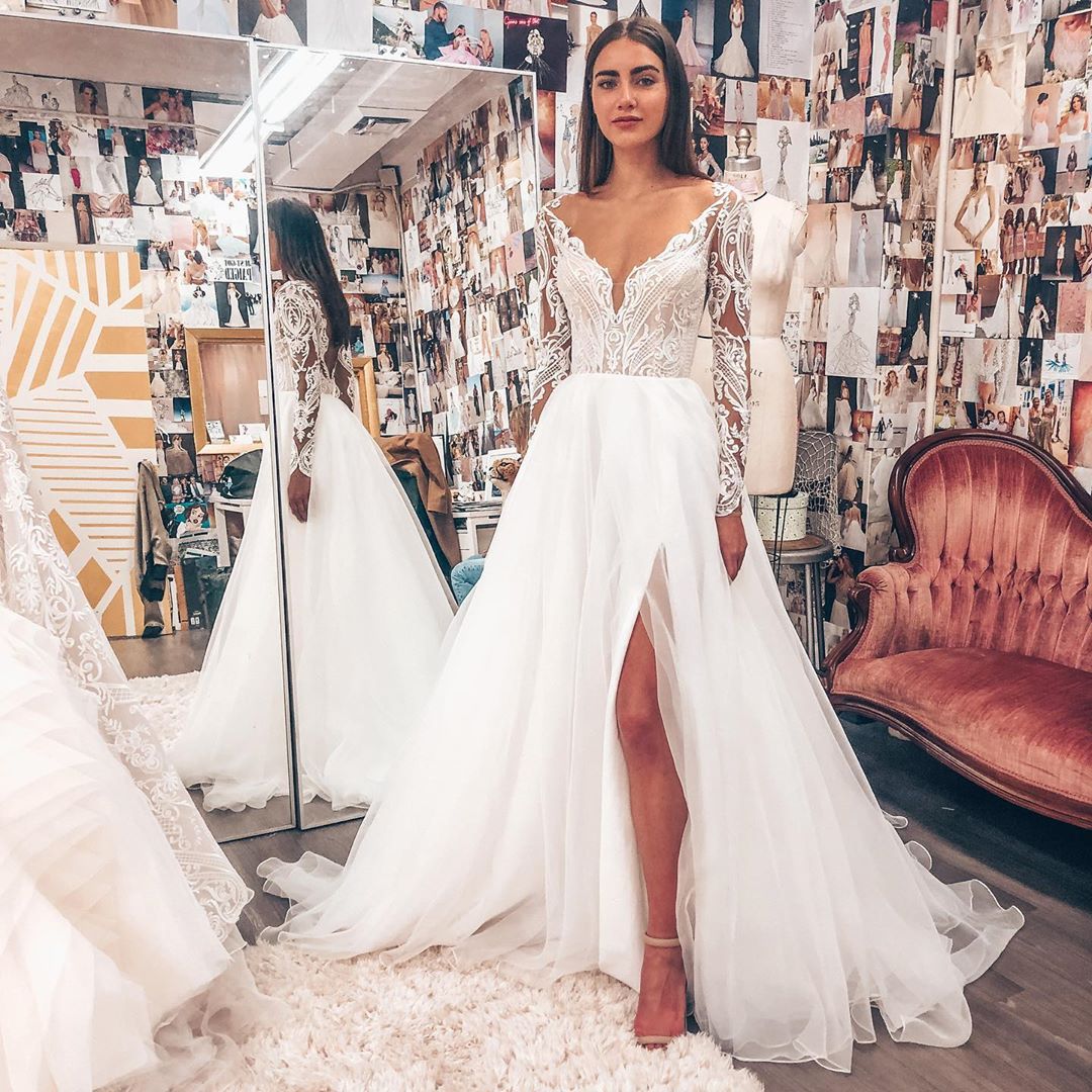 Backless Stunning Lace Wedding Dresses V Neck A Line Side Split Bridal Gowns Organza Sweep Train Robe De Marie