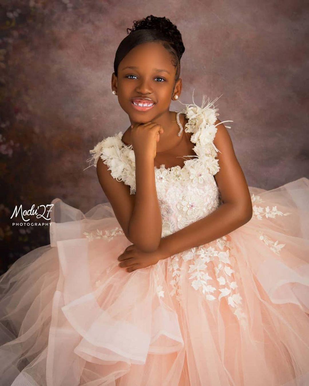 Luxurious Lace Beaded Flower Girl Dresses Knee Length Crystals Little Girl Wedding Dress Vintage Ball Gown Communion Pageant Dress