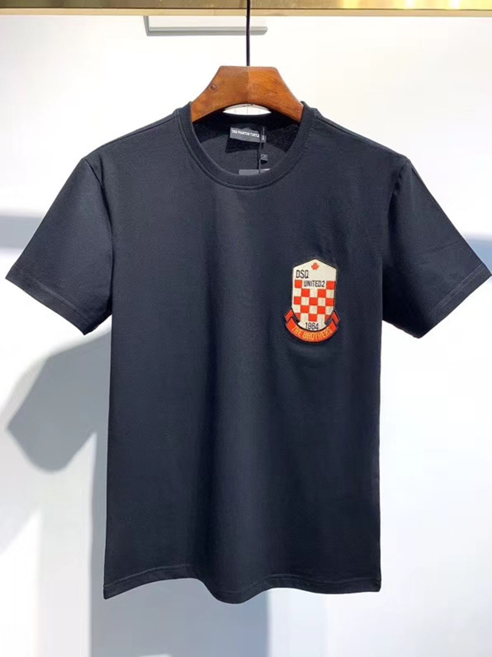 DSQ PHANTOM TURTLE 2020FW New Mens Designer T shirt Italy fashion Tshirts Summer DSQ Pattern T-shirt Male Top Quality 100% Cotton Top 7522, Black
DSQ PHANTOM TURTLE 2020FW New Mens Designer T shirt Italy fashion Tshirts Summer DSQ Pattern T-shirt Male Top Quality 100% Cotton Top 7522, Black