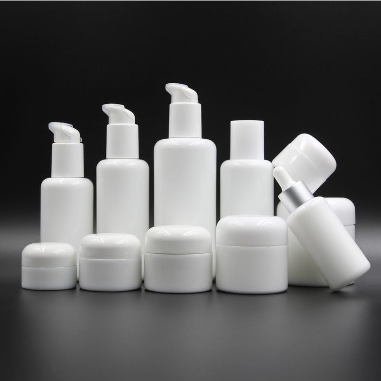 50pcs/lot 40ml 100ml 120ml 200ml White ceramic Refillable Bottles travel glass bottle pump lotion bottles for cosmetic packing
50pcs/lot 40ml 100ml 120ml 200ml White ceramic Refillable Bottles travel glass bottle pump lotion bottles for cosmetic packing