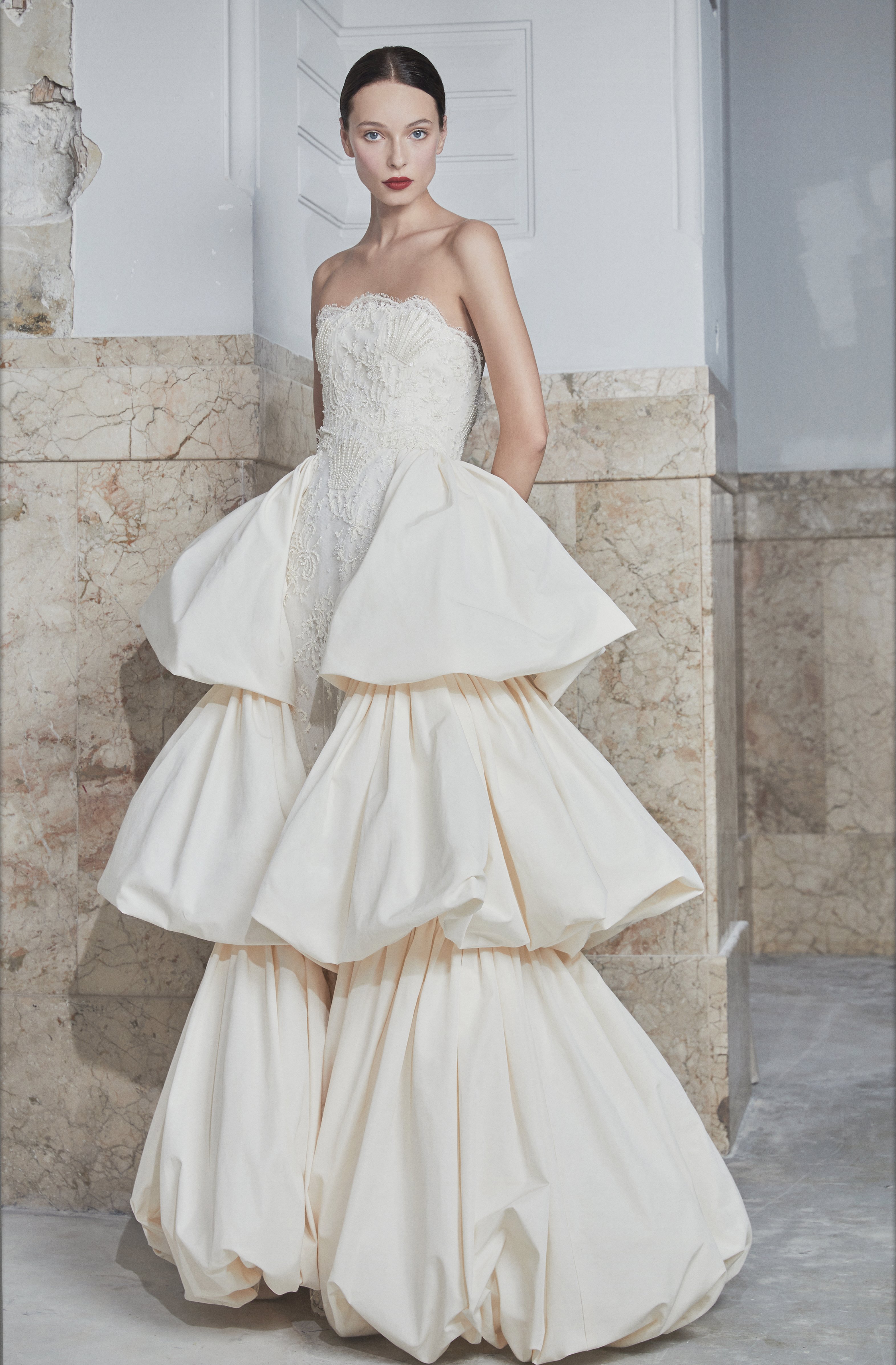 Gorgeous Juile Vino Evening Dresses Sexy Strapless Backless Tiered A Line Lace Appliqued Prom Dress Party Wear Custom Made Red Carpet Gowns