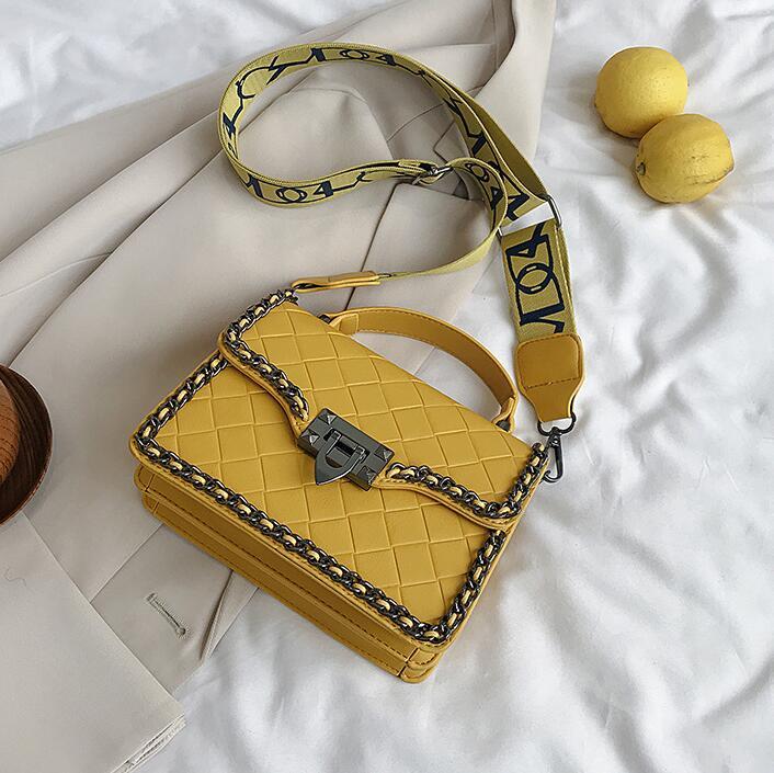 wholesale women handbag street trend leather messenger bag new chain decoration women shoulder bag small fresh check leather fashion bag, Black;red
wholesale women handbag street trend leather messenger bag new chain decoration women shoulder bag small fresh check leather fashion bag, Black;red