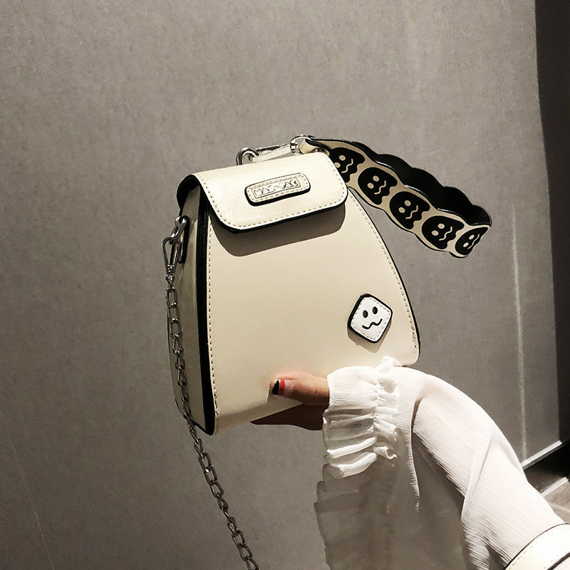 Crossbody bags for women 2020 high quality mini hand bag woman chain shoulder bag luxury designer bucket wrist purse sac, Black
Crossbody bags for women 2020 high quality mini hand bag woman chain shoulder bag luxury designer bucket wrist purse sac, Black