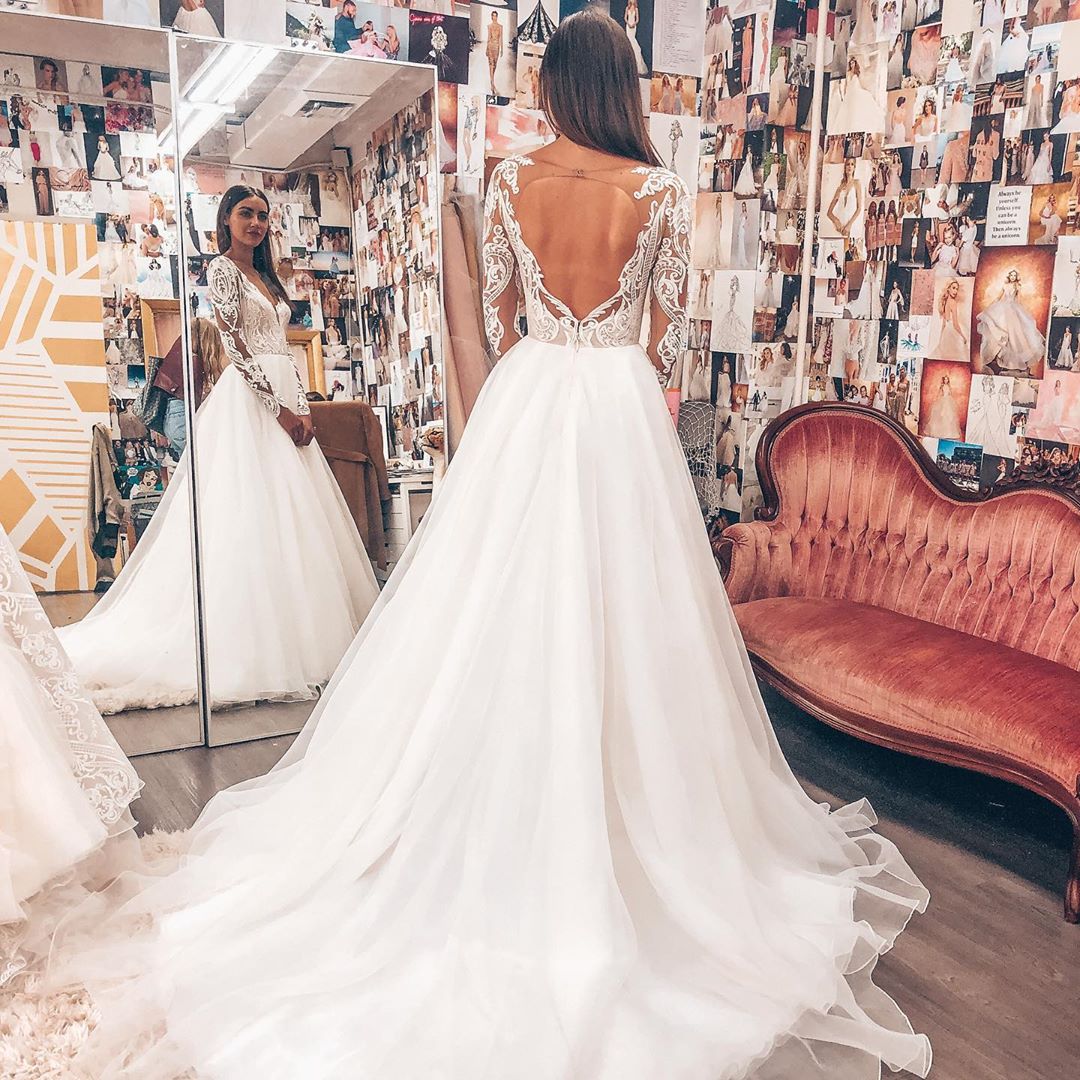 Backless Stunning Lace Wedding Dresses V Neck A Line Side Split Bridal Gowns Organza Sweep Train Robe De Marie