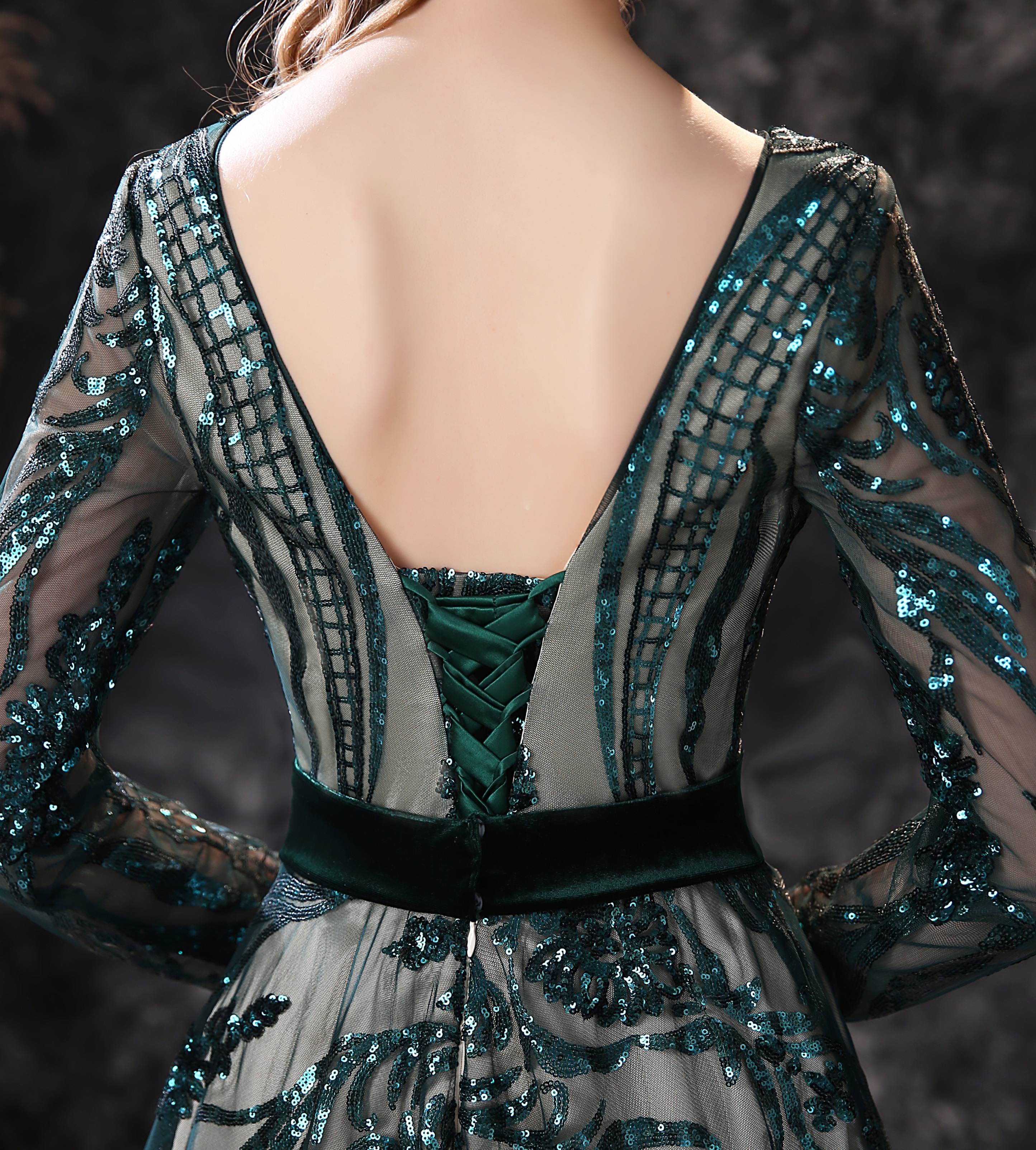 Cocktail Dresses Sequins Lace Appliques Long Sleeve Illusion Homecoming Dress Lace Up Back Prom Gowns Sweep Train Party Wear