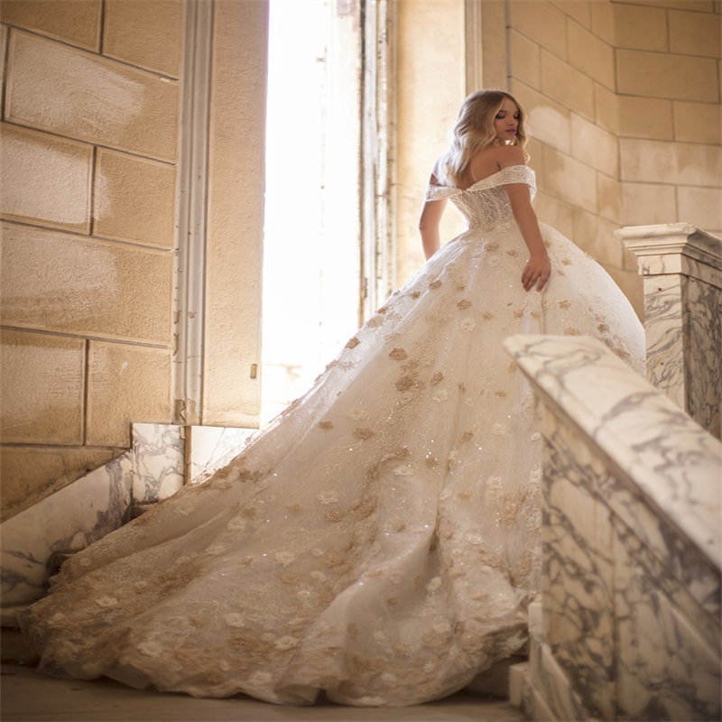 Luxury Puffy A-line Wedding Dresses Sexy Off-shoulder Backless Sequins Lace Applique Ruched Tulle Bridal Gown Castle Church Wedding Dress