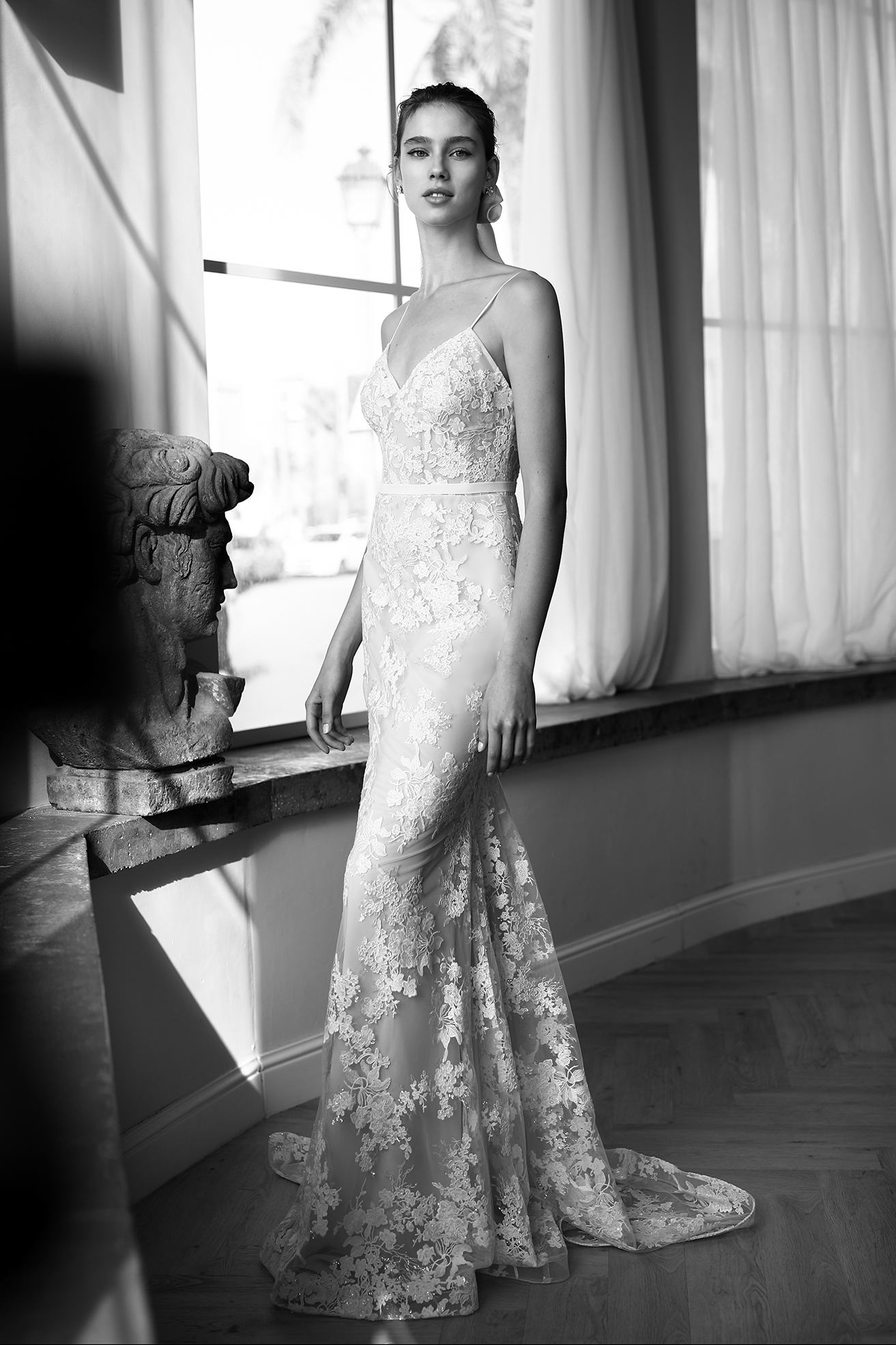 2021 Lace Mermaid Wedding Dresses Sexy Spaghetti V Neck Appliques Bridal Gowns Plus Size Wedding Dress
