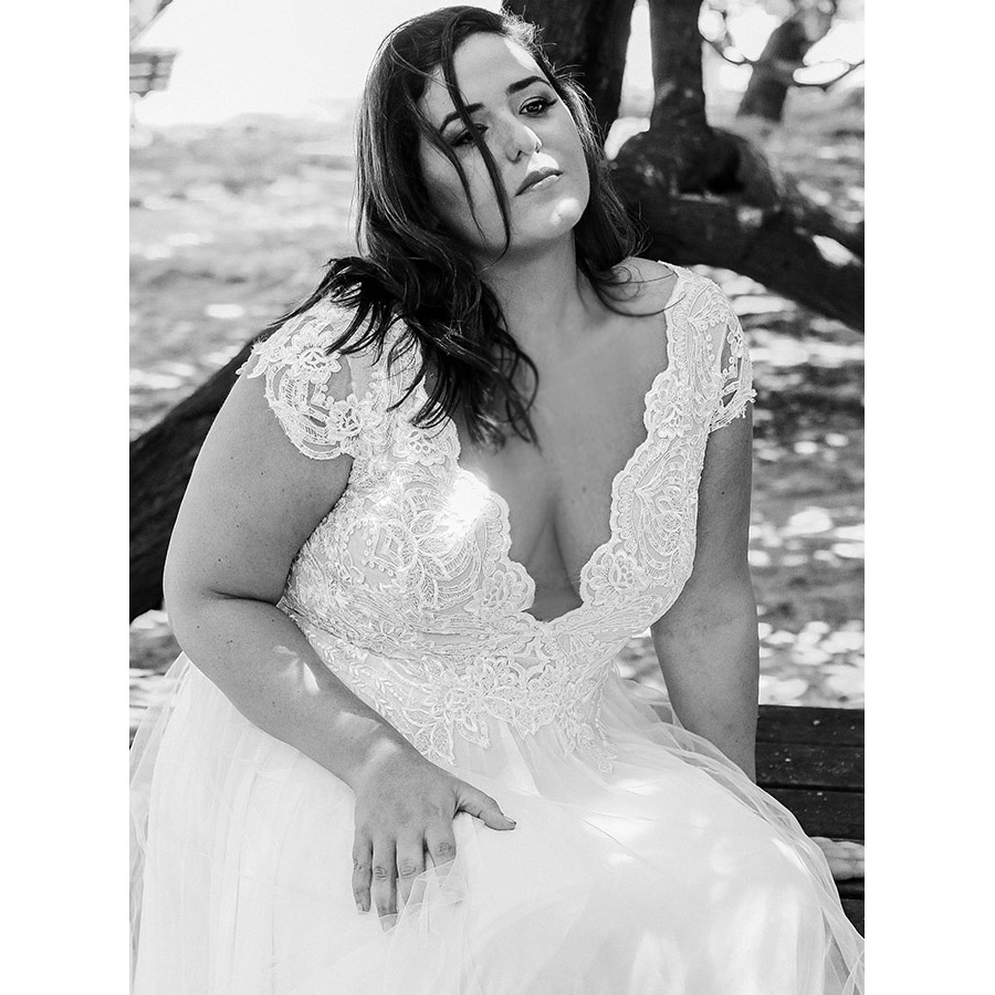 Sexy Boho Beach Wedding Dresses A e Deep V-neck Short Cap Sleeve Lace Applique Plus size Bridal Gowns Bride Dress robe de mariee