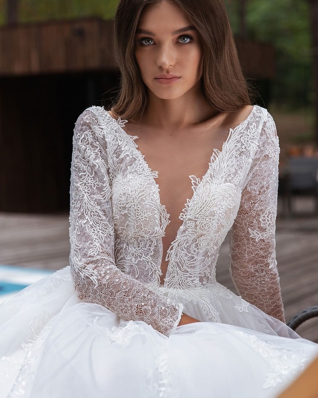 Lace Stylish Beaded Wedding Dresses Sheer Plunging Neck A Line Long Sleeves Bridal Gowns Sequined Sweep Train Tulle Robe De Marie