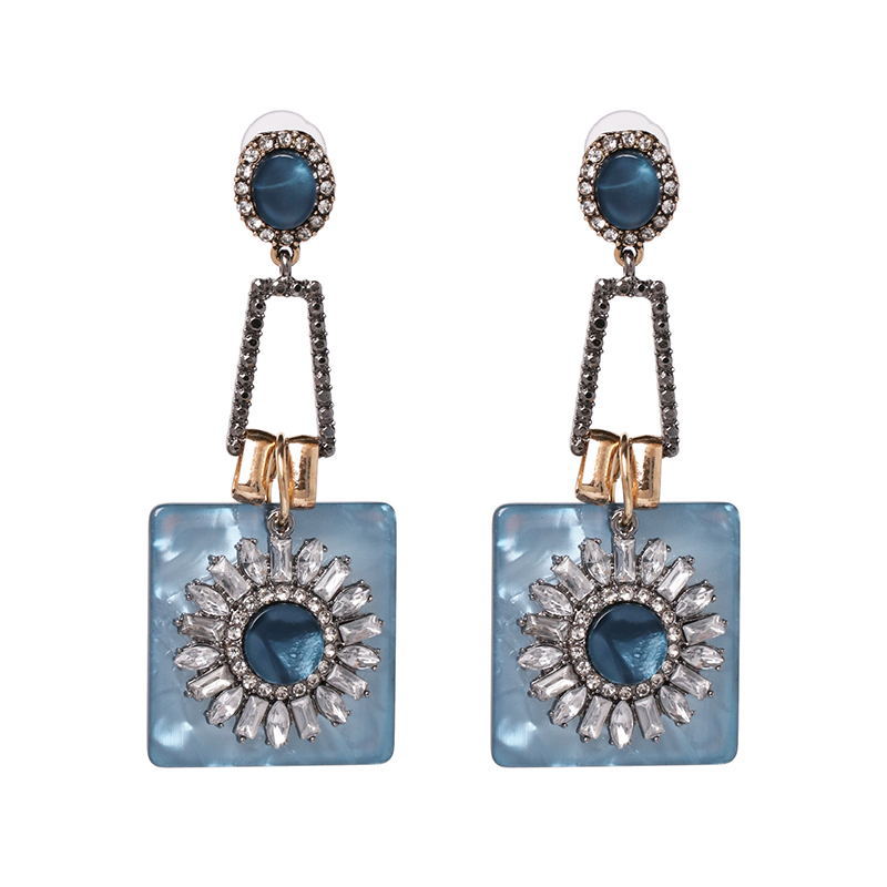 New high-grade alloy resin earrings are popular in foreign trade