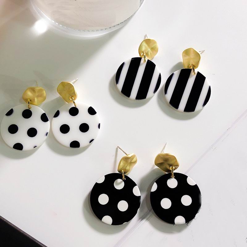 Vintage White Black Pointed Round Earrings For Women 2020 New Fashion Acrylic Modern Earrings Wholesale
Vintage White Black Pointed Round Earrings For Women 2020 New Fashion Acrylic Modern Earrings Wholesale