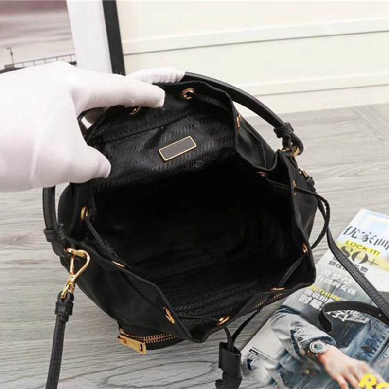 Women bags new bucket bags fashion shoulder bag handbags purse lady shopping bags plaid string chest totes high quality nylon crossbody bag, Black
Women bags new bucket bags fashion shoulder bag handbags purse lady shopping bags plaid string chest totes high quality nylon crossbody bag, Black
