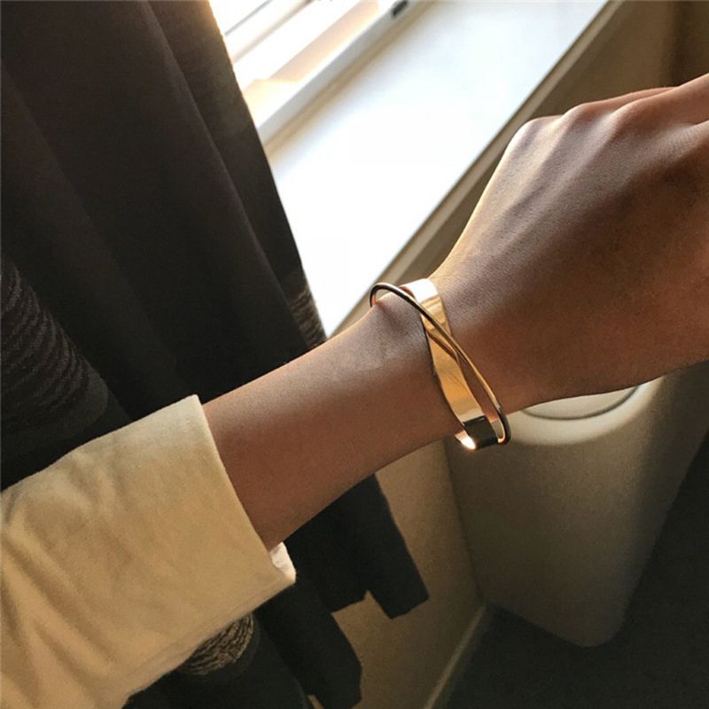 Minimalism Polished Tone Geometric Open Criss Cross Bracelet for Women Adjustable Fashion Jewelry
Minimalism Polished Tone Geometric Open Criss Cross Bracelet for Women Adjustable Fashion Jewelry