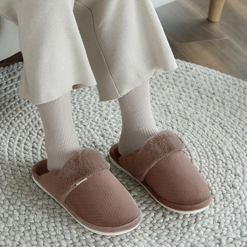 Women Men Winter Slippers with Fur Women Big Sizes Leather Slipper Waterproof Warm Home Couple Platform Indoor Shoes man, Pink
Women Men Winter Slippers with Fur Women Big Sizes Leather Slipper Waterproof Warm Home Couple Platform Indoor Shoes man, Pink