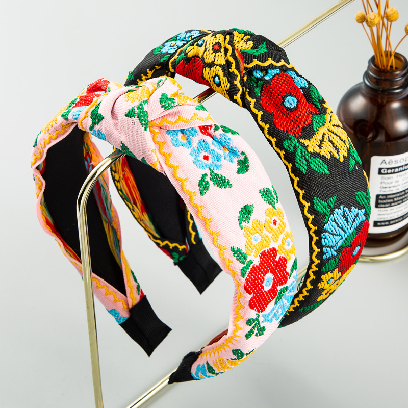 Fashion hot-selling new high-end fabric personality ethnic embroidery flower headband female simple temperament wild headband
Fashion hot-selling new high-end fabric personality ethnic embroidery flower headband female simple temperament wild headband