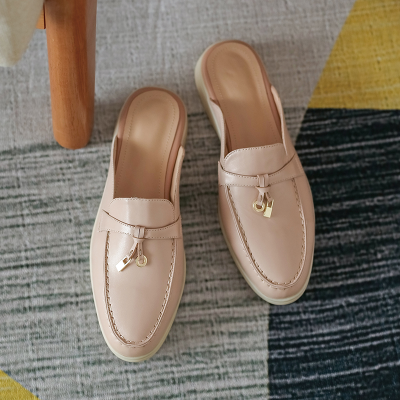 Real Leathe Slippers Women round toe flat heel Lazy lazy loafers metal charms Mules shoes female outdoor slippers
Real Leathe Slippers Women round toe flat heel Lazy lazy loafers metal charms Mules shoes female outdoor slippers