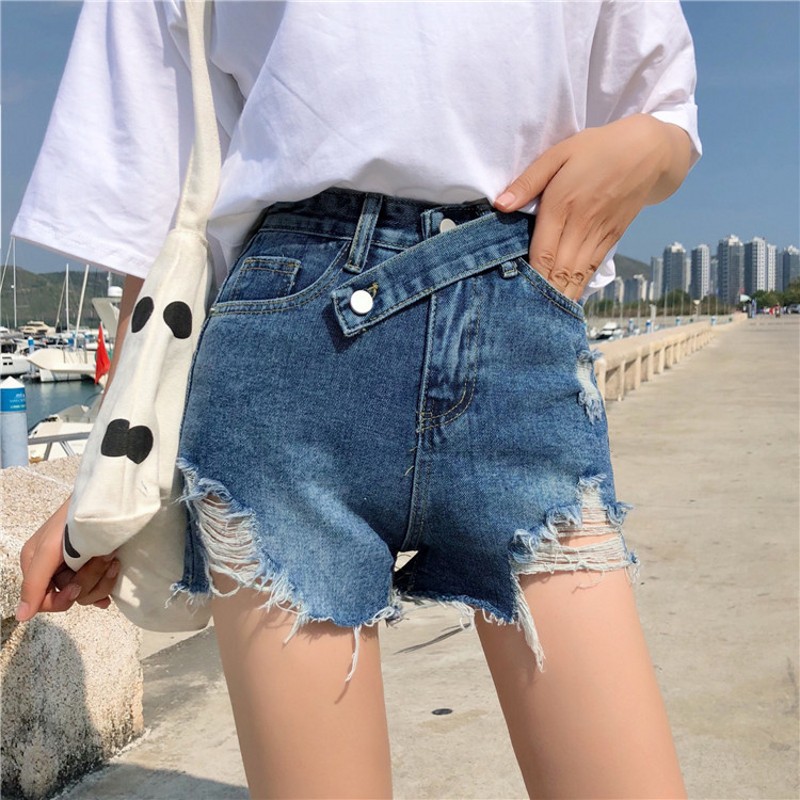 2020 European and American BF summer wind female blue high waist denim shorts women worn loose burr hole jeans shorts
2020 European and American BF summer wind female blue high waist denim shorts women worn loose burr hole jeans shorts