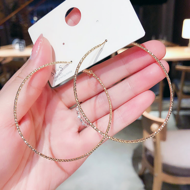skysuk New Fashion Big Hoop Earrings Basketball Brincos Shiny Starry Large Circle Earrings for Women Jewelry Boucles d'oreill
skysuk New Fashion Big Hoop Earrings Basketball Brincos Shiny Starry Large Circle Earrings for Women Jewelry Boucles d'oreill