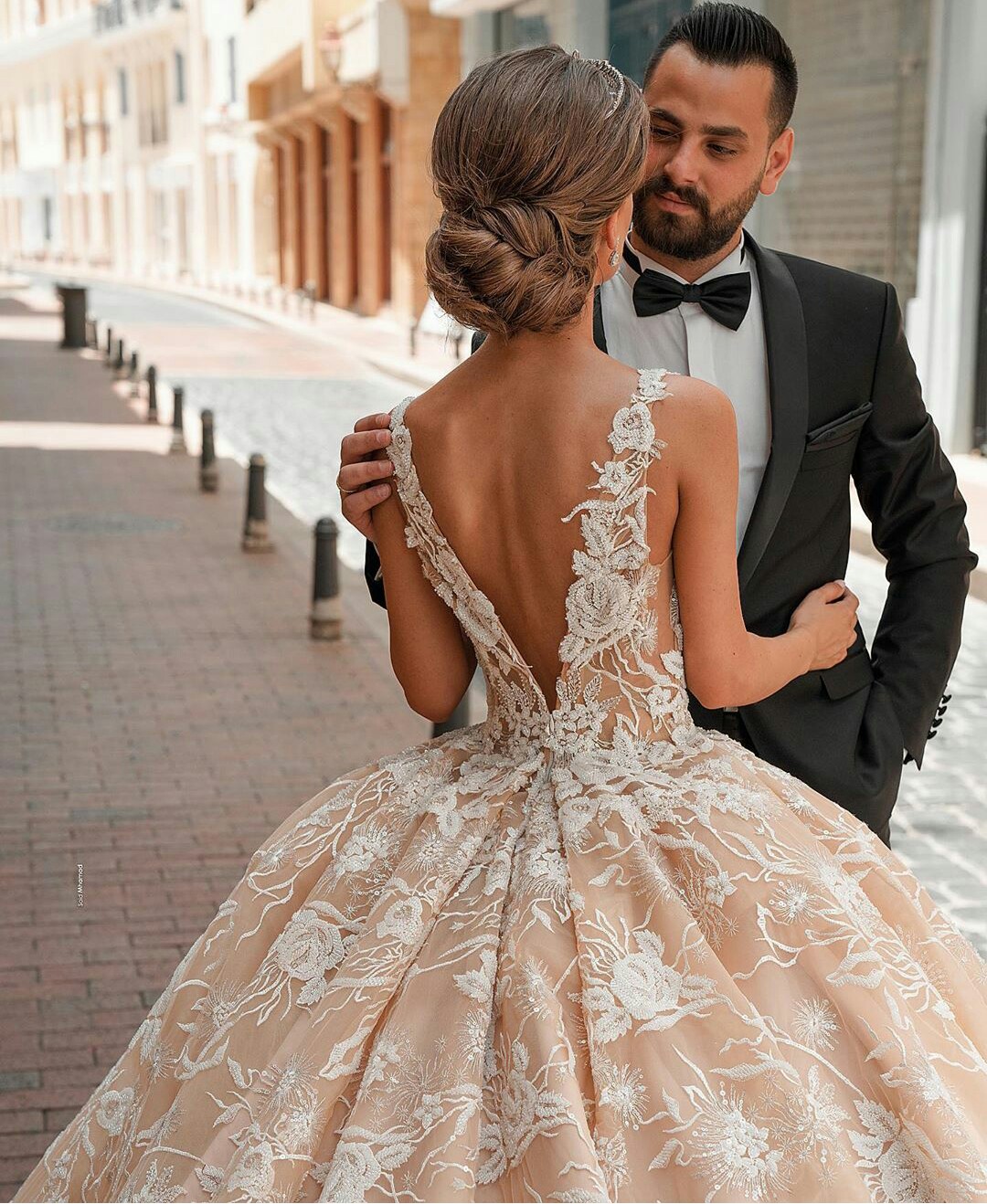 Luxury Cathedral Length Wedding Dresses Champagne Lace Appliqued Deep V Neck Bridal Gowns Plus Size 2021 vestido de novia