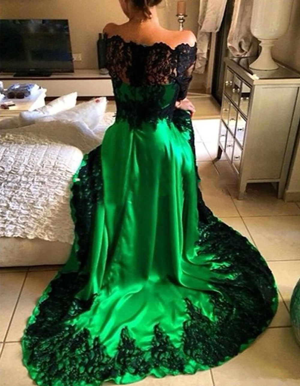 New Abendkleider Emerald Green Evening Dress Prom Dress with Black Lace Appliques Long Sleeve Vestidos Largos para Bodas