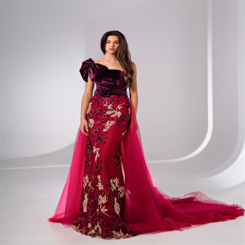 Bright Red Evening Dresses With Detachable Train Appliqued Lace Velvet Prom Dress Sweep Train Red Carpet Dress Customized Formal Party Dress