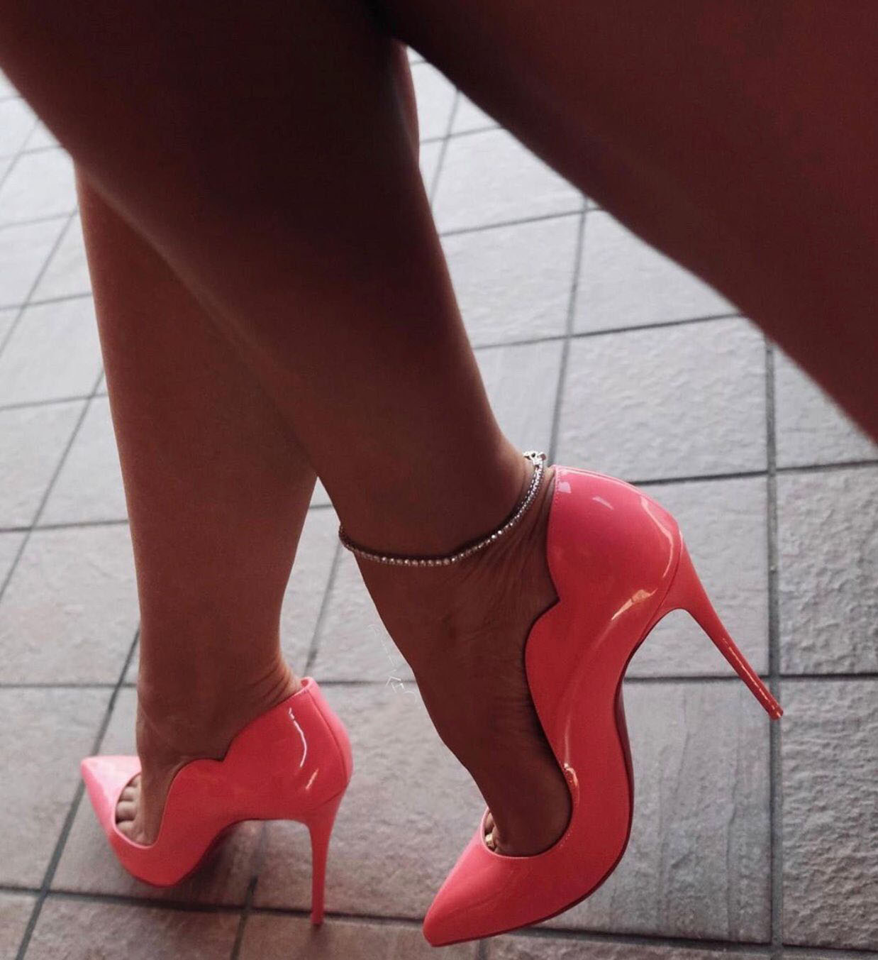 Elegnce Ladies Pumps Pointed Toe Women Red Bottom Hot Chick High Heels Sexy Women's Stiletto Heel Patent Leather Party Bridal Wedding EU43
Elegnce Ladies Pumps Pointed Toe Women Red Bottom Hot Chick High Heels Sexy Women's Stiletto Heel Patent Leather Party Bridal Wedding EU43
