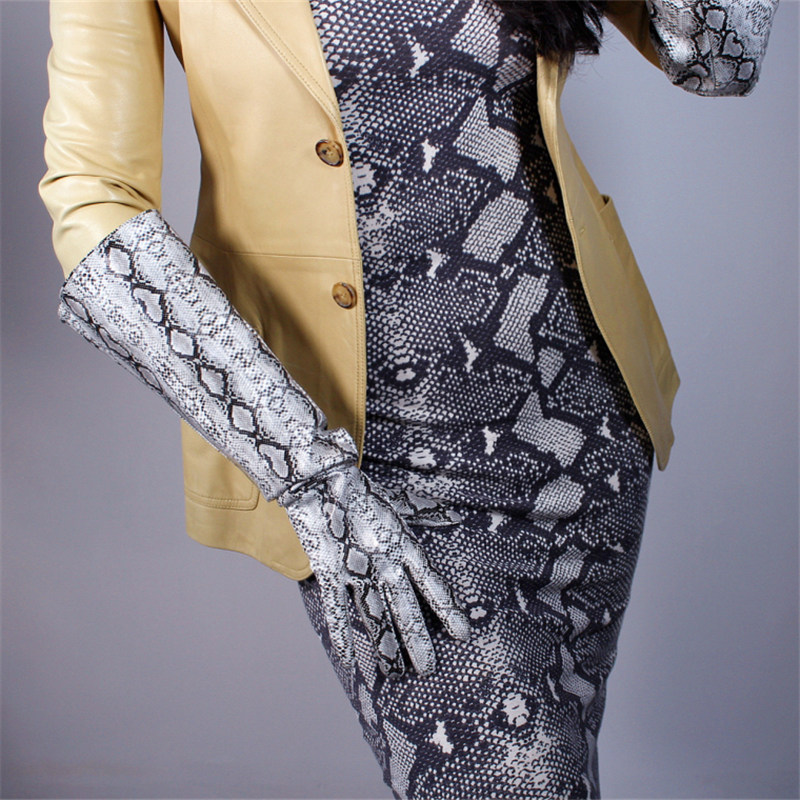 50cm Patent Leather Long Gloves Big Cuff Lantern Sleeve Emulation Leather Animal Pattern Silver Snake Pattern Female WPU78-50W
50cm Patent Leather Long Gloves Big Cuff Lantern Sleeve Emulation Leather Animal Pattern Silver Snake Pattern Female WPU78-50W