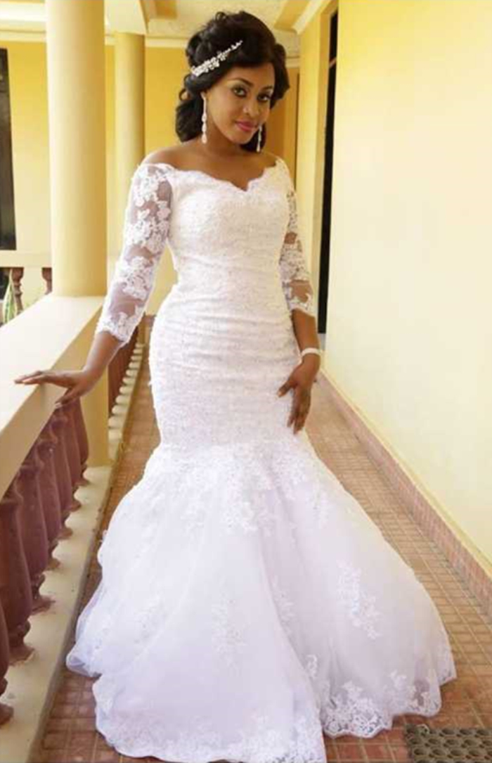 Vintage V Neck Lace Mermaid Wedding Dresses Illusion Long Sleeve Appliques Plus Size African Garden Chapel Bridal Gowns Vestidos De Novia